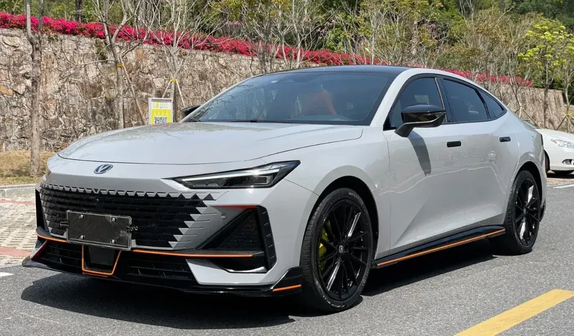 2023 ChangAn UNI-V 1.5T 188HP L4 7DCT