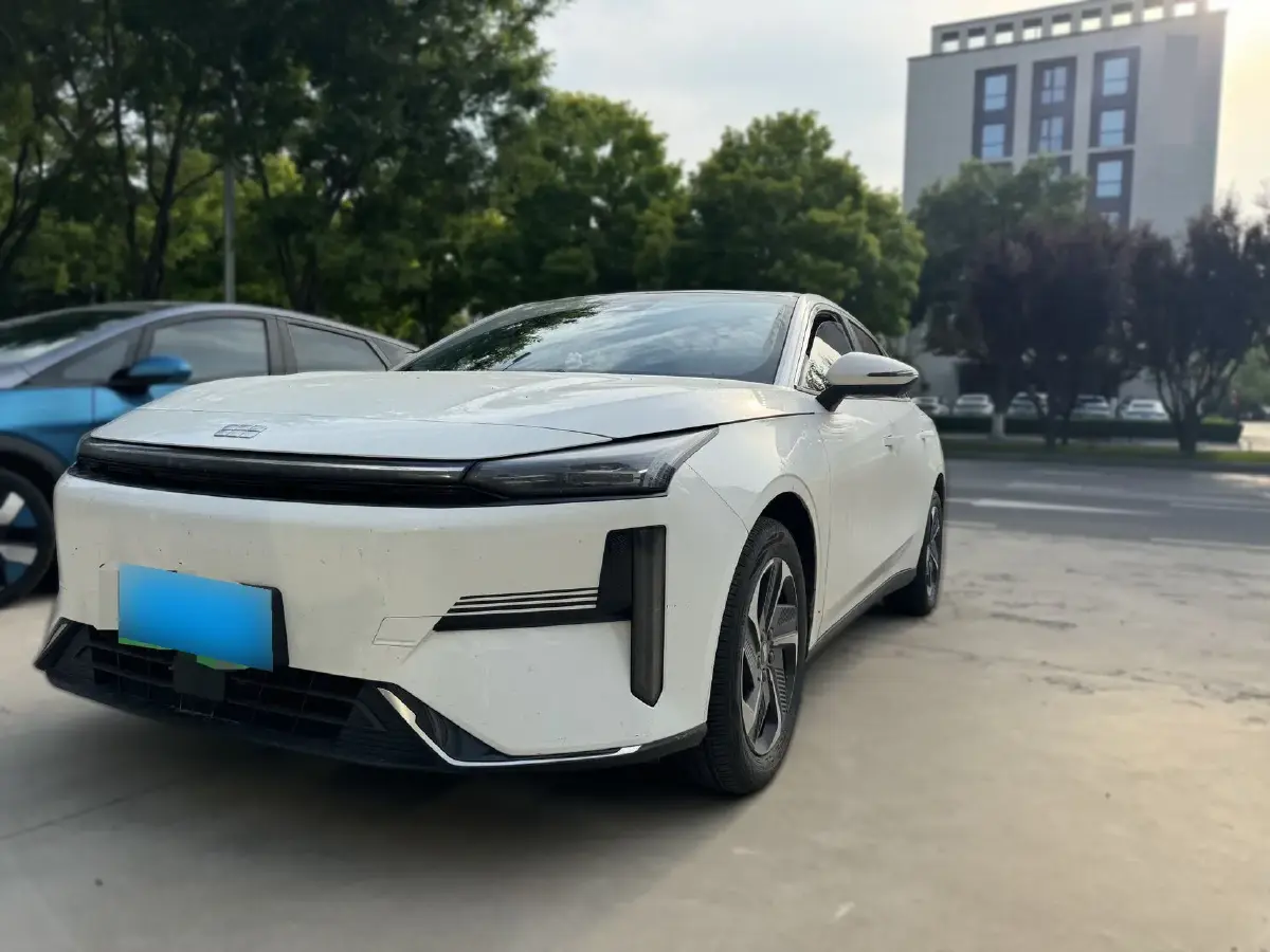 2024 Geely Galaxy L6 1.5T 163HP L4 3DHT PHEV