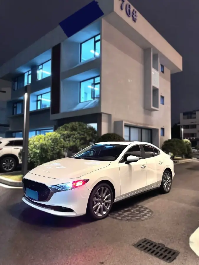 2022 Mazda 3 Axela 2.0L 158HP L4 6AT