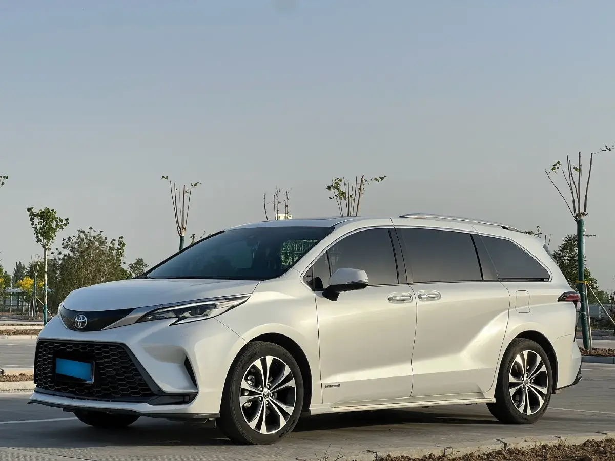 2023 Toyota Granvia 2.5L 189HP L4 E-CVT Hybrid