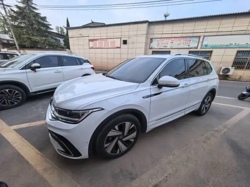 2023 Volkswagen Tiguan L 2.0T 186HP L4 7DCT