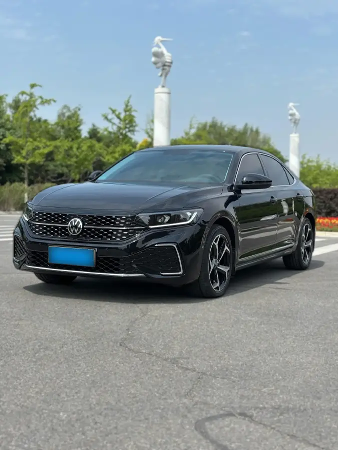 2023 Volkswagen Passat 2.0T 186HP L4 7DCT