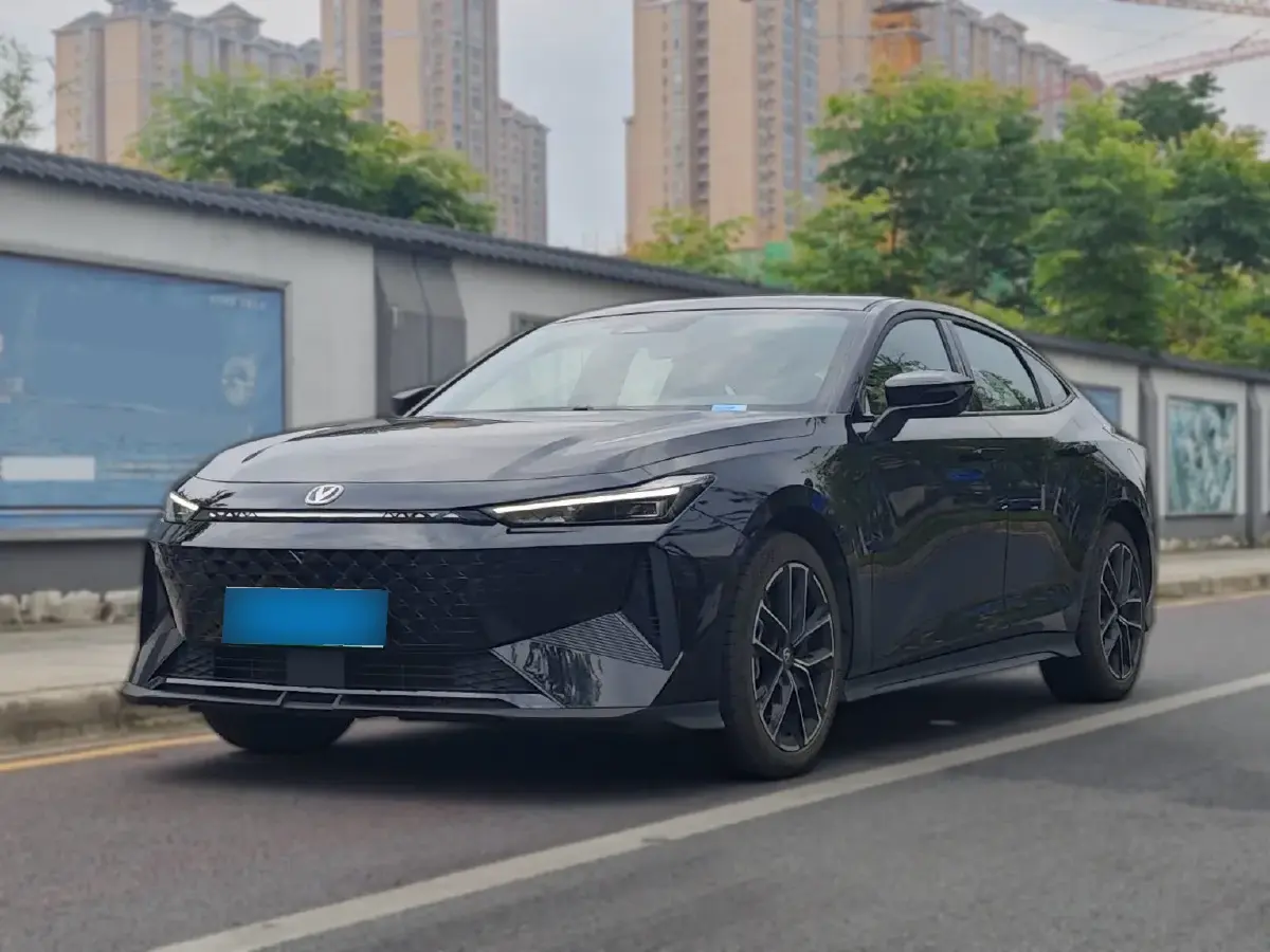 2024 ChangAn UNI-V iDD 1.5L 110HP L4 E-CVT PHEV 18.99KWH