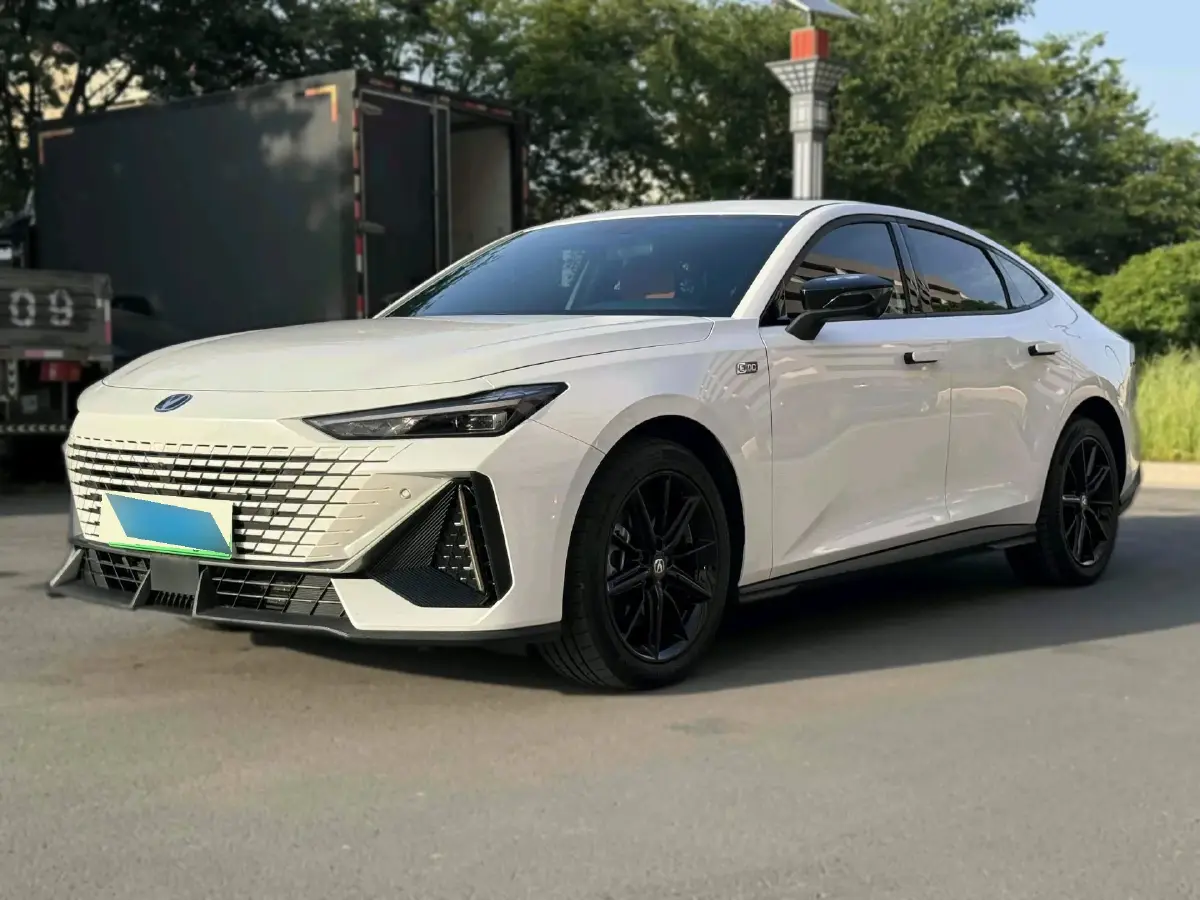 2023 ChangAn UNI-V iDD 1.5T 170HP L4 6TCT PHEV 18.4KWH