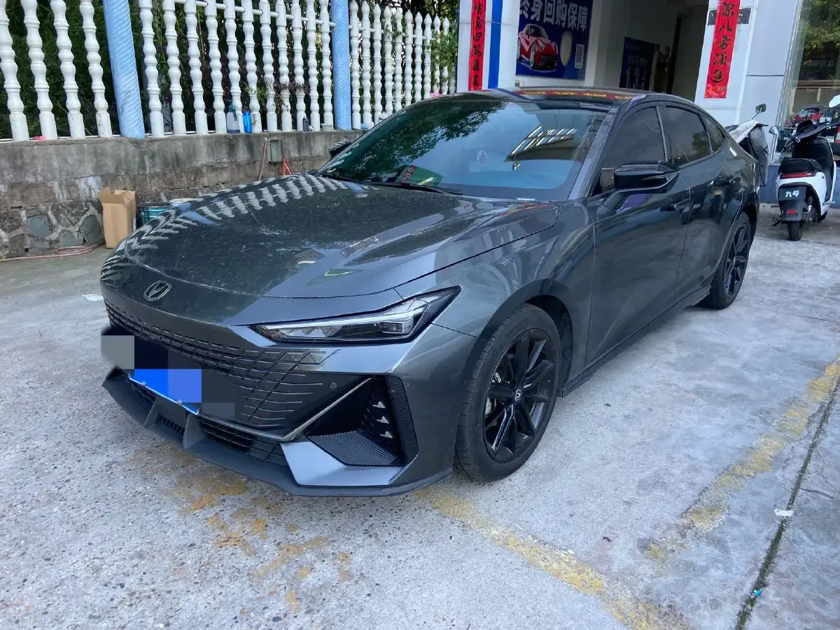 2022 ChangAn UNI-V 1.5T 188HP L4 7DCT