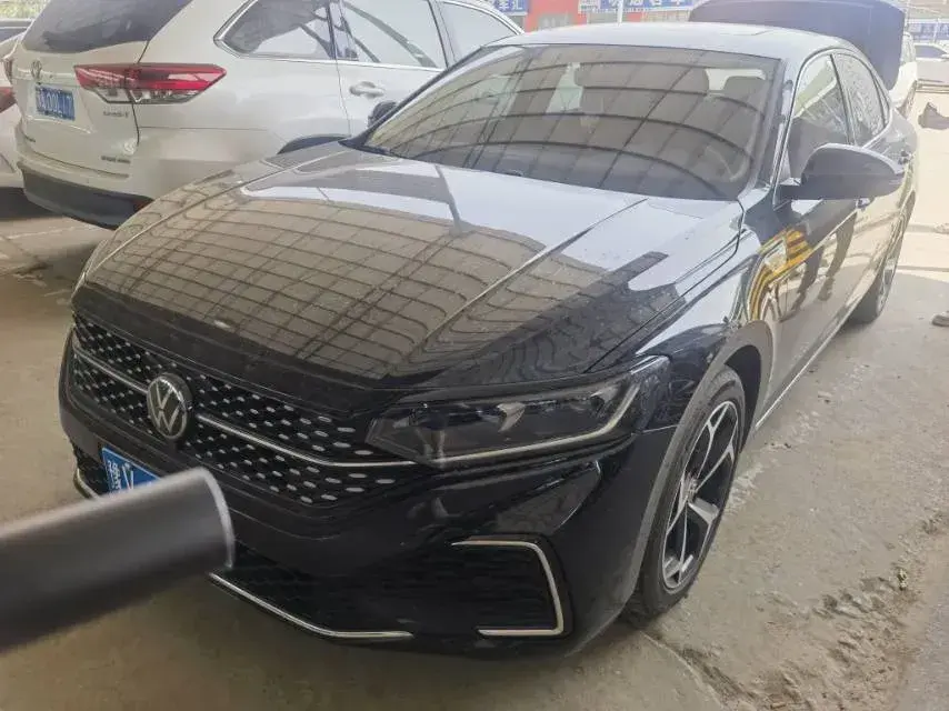 2024 Volkswagen Passat 2.0T 186HP L4 7DCT