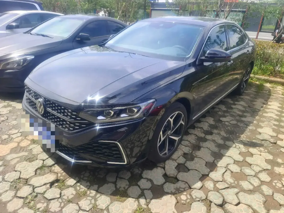 2024 Volkswagen Passat 2.0T 220HP L4 7DCT