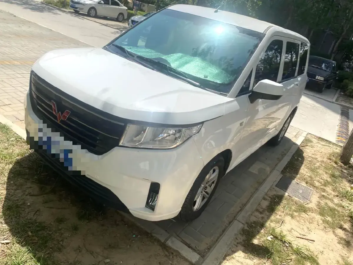 2020 WuLing HongGuang Plus 1.5L 99HP L4 6MT