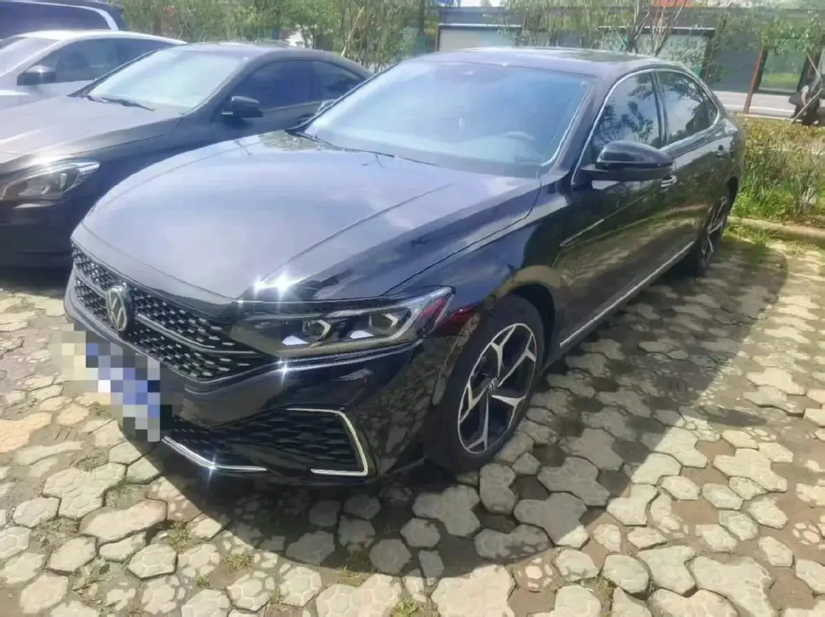 2025 Volkswagen Passat 2.0T 186HP L4 7DCT