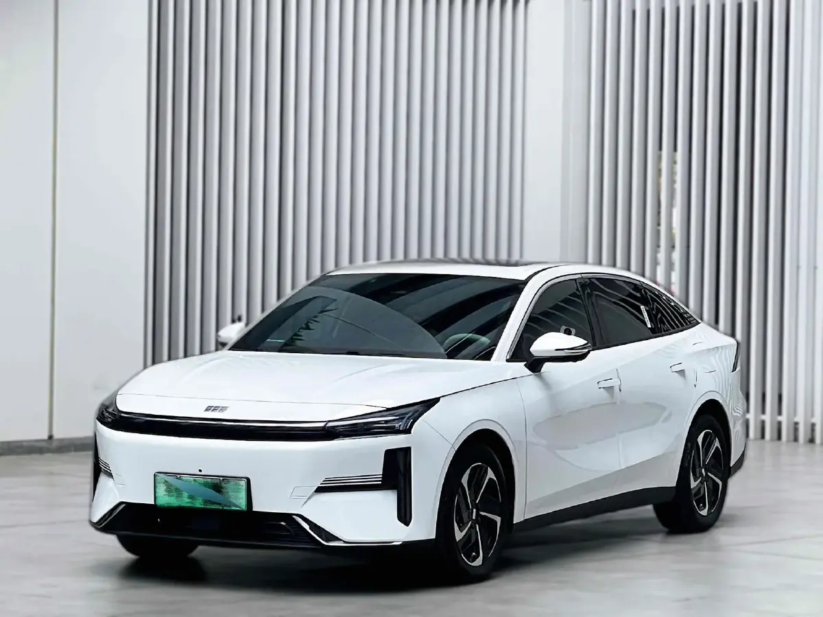 2024 Geely Galaxy L6 1.5T 163HP L4 3DHT PHEV