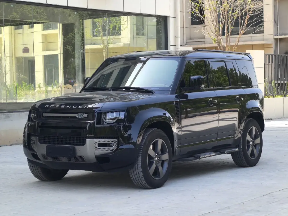 2025 Land Rover Defender 3.0T 400HP L6 8AT