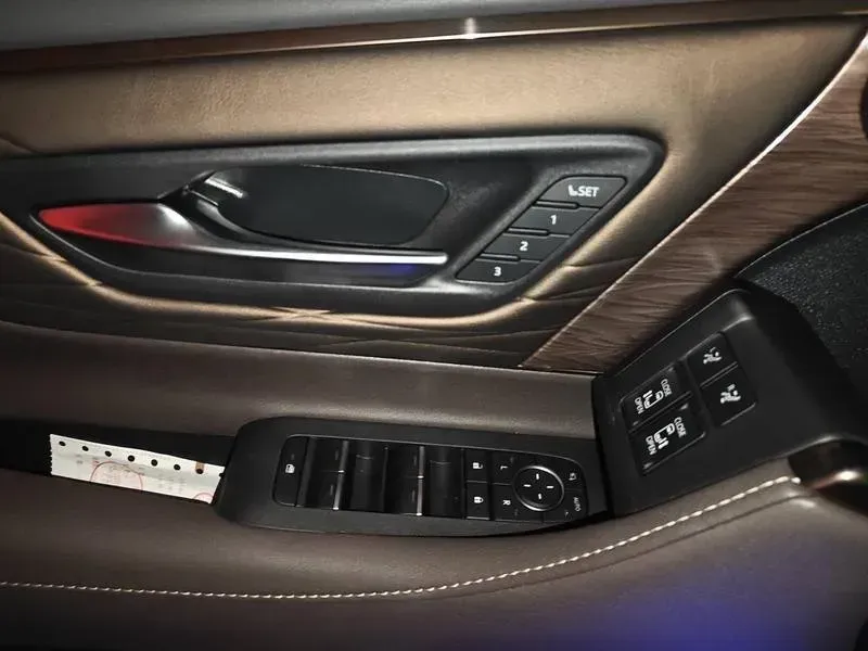 2024 Toyota Vellfire 2.5L 190HP L4 E-CVT Hybrid,autocango,china used car exporter,china ev exporter,chinese used car exporter,chinese used ev exporter