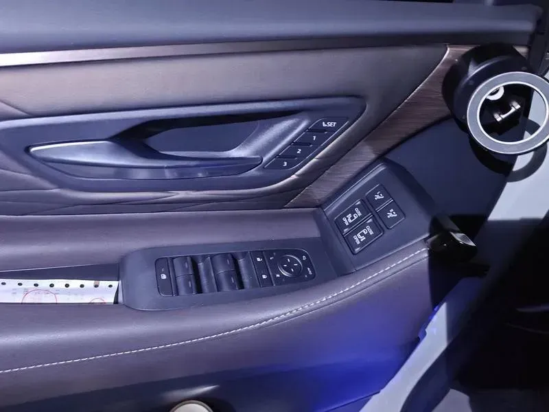 2024 Toyota Vellfire 2.5L 190HP L4 E-CVT Hybrid,autocango,china used car exporter,china ev exporter,chinese used car exporter,chinese used ev exporter