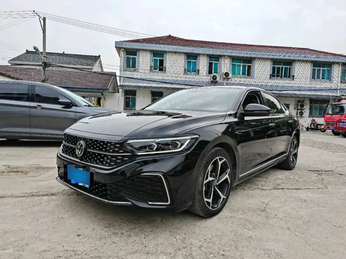 2024 Volkswagen Passat 2.0T 220HP L4 7DCT