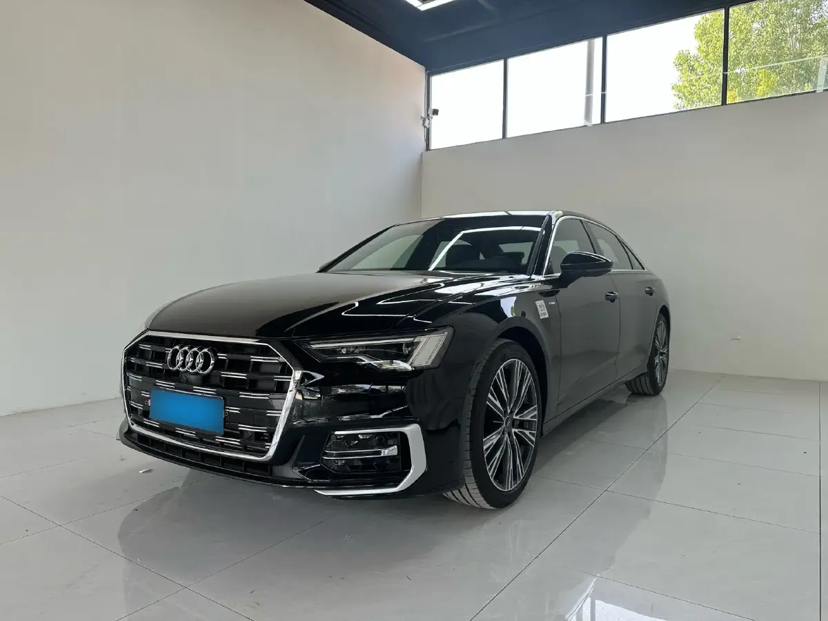 2025 Audi A6L 2.0T 245HP L4 7DCT