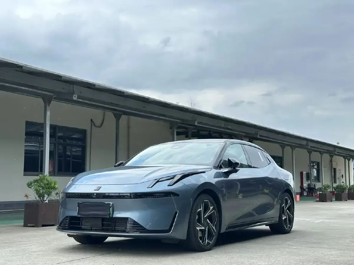 2025 LYNK&CO 06 EM-P 1.5L 120HP L4 3DHT PHEV 19.09KWH