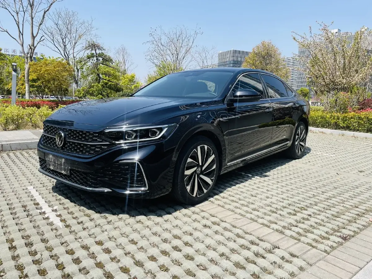 2022 Volkswagen Passat 2.0T 186HP L4 7DCT