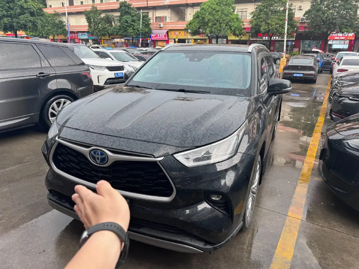 2022 Toyota Highlander 2.5L 192HP L4 E-CVT Hybrid