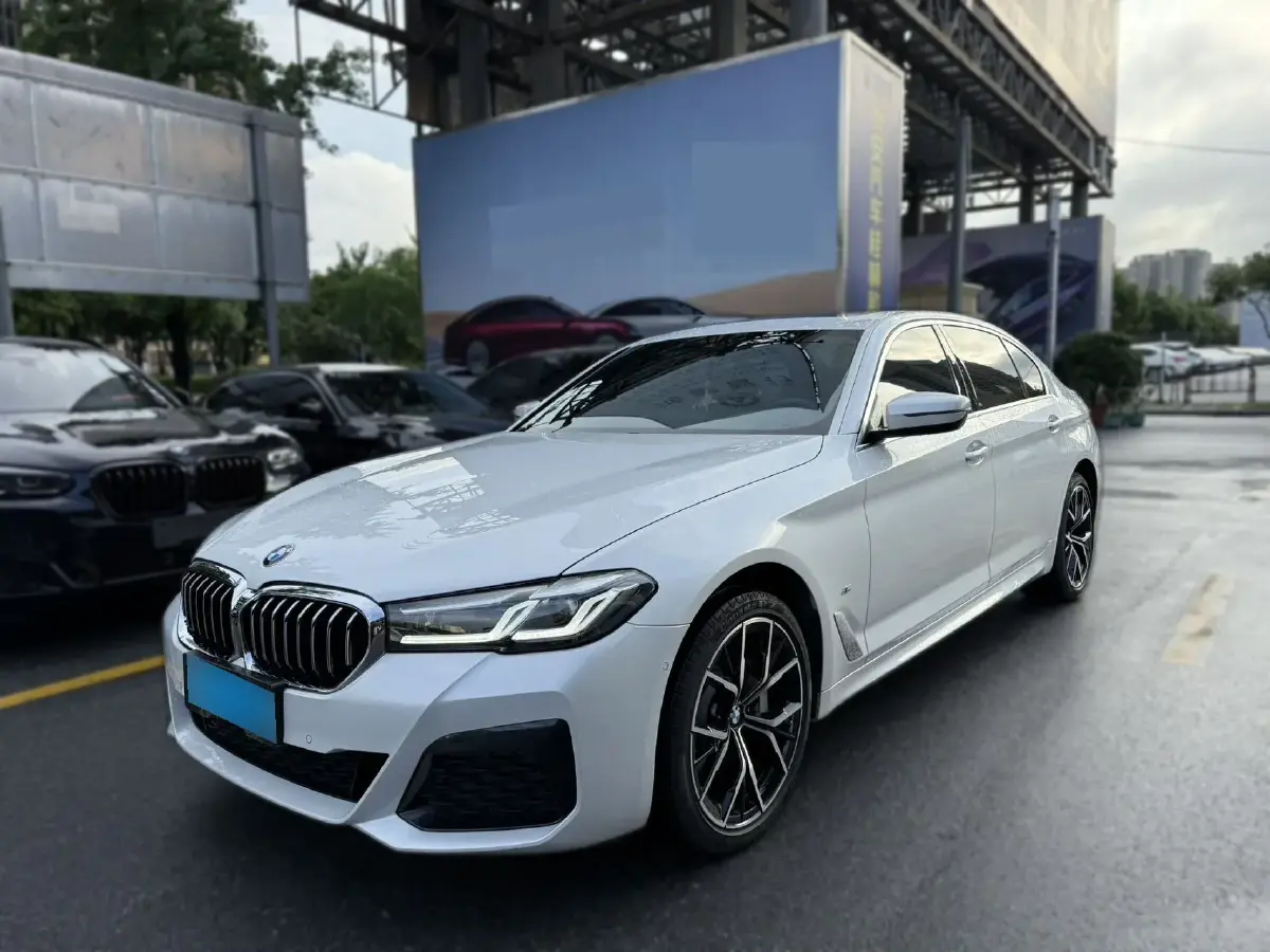 2022 BMW 5 Series 2.0T 252HP L4 8AT