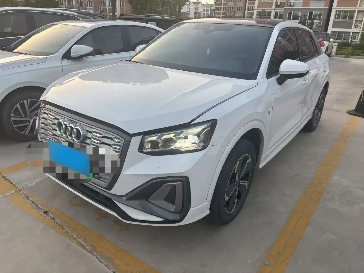 2022 Audi Q2L e-tron BEV 44.1KWH
