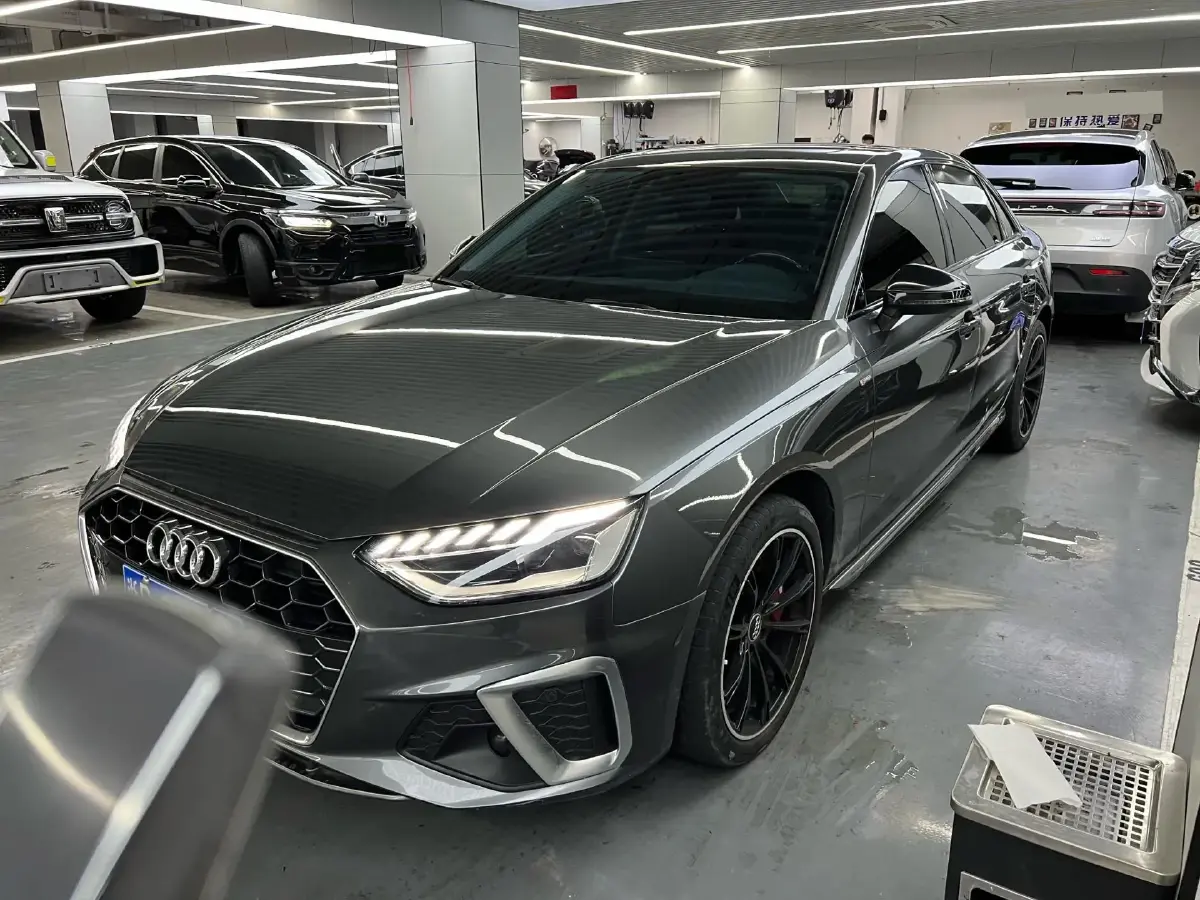 2022 Audi A4L 2.0T 190HP L4 7DCT