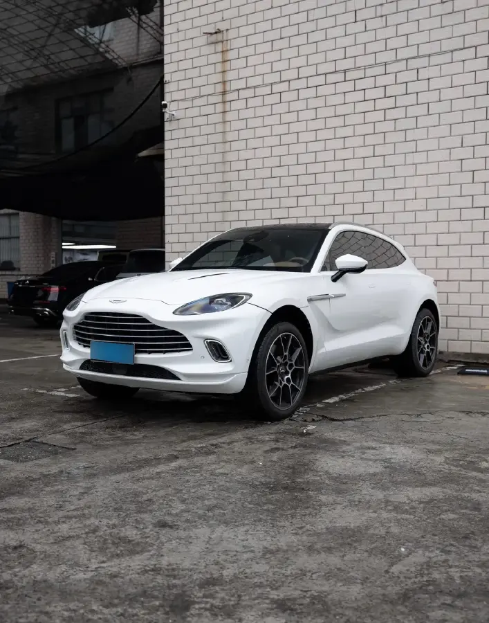 2021 Aston Martin DBX 4.0T 550HP V8 9AT