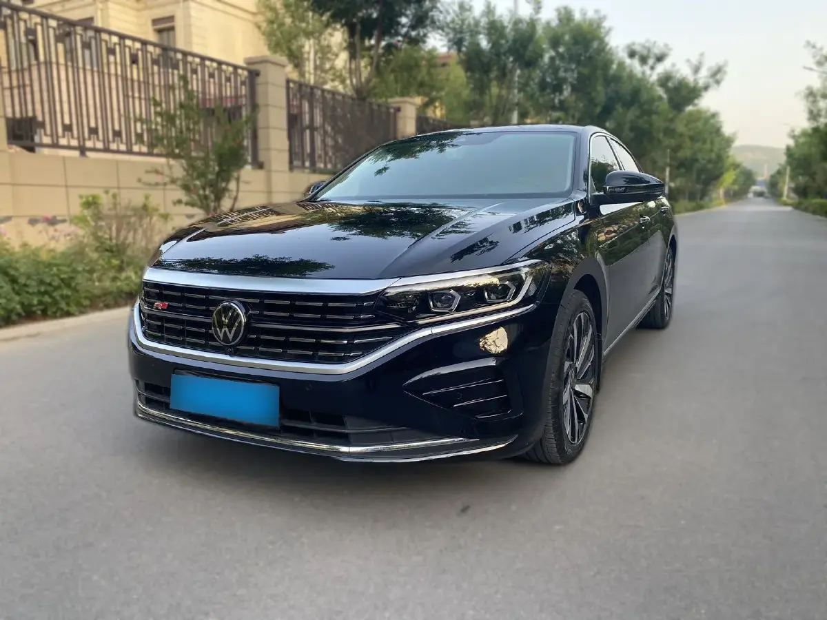 2023 Volkswagen Passat 2.0T 186HP L4 7DCT