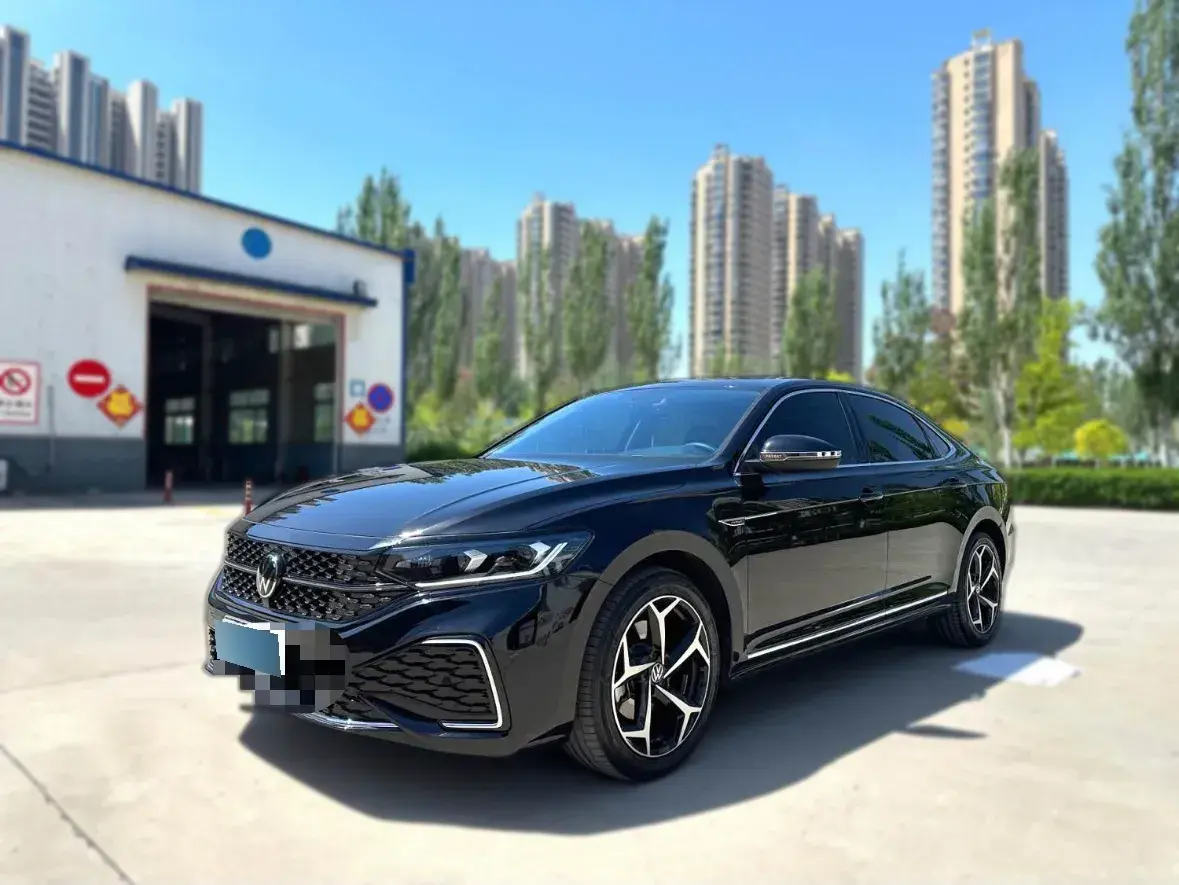 2023 Volkswagen Passat 2.0T 186HP L4 7DCT