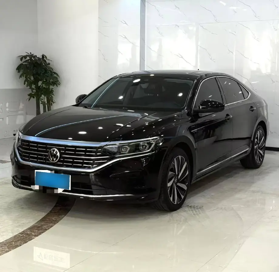 2023 Volkswagen Passat 2.0T 220HP L4 7DCT