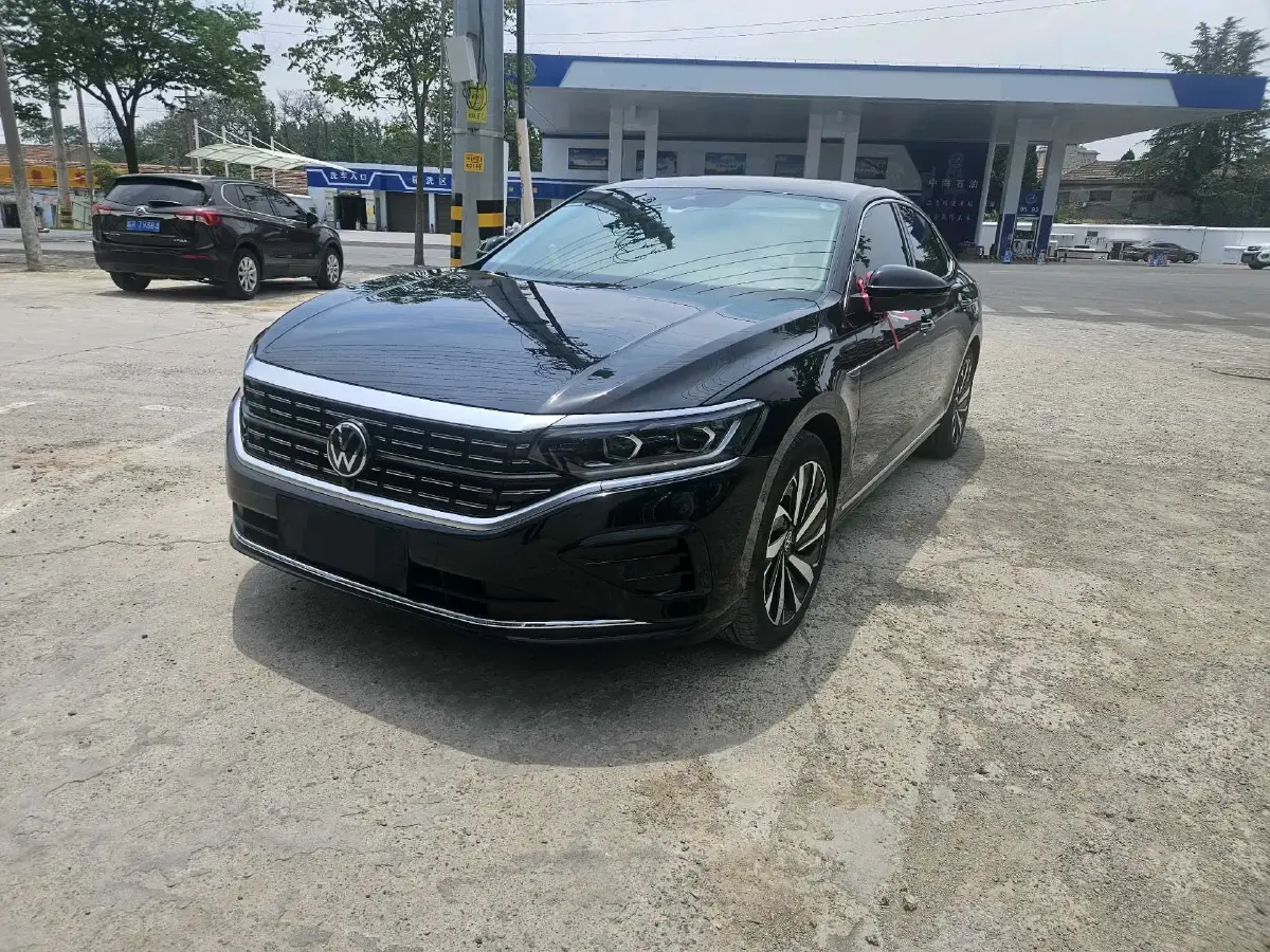 2023 Volkswagen Passat 2.0T 186HP L4 7DCT