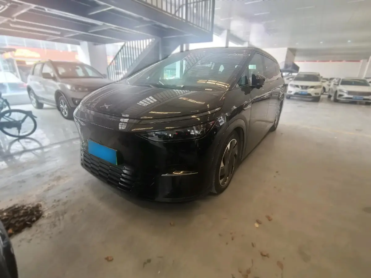 2024 Xpeng X9 BEV 84.5KWH