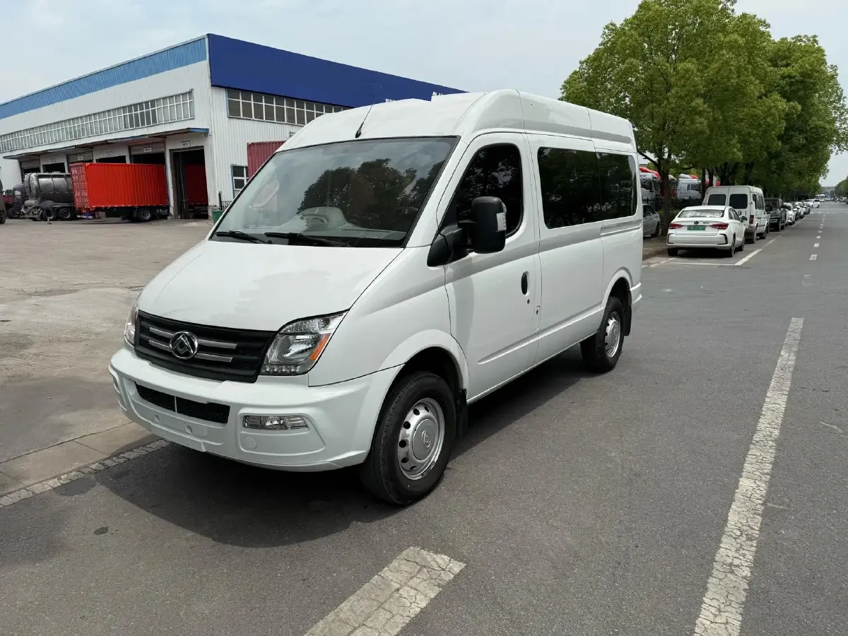 2023 MAXUS XinTu V80 2.0T 127HP L4 6AMT
