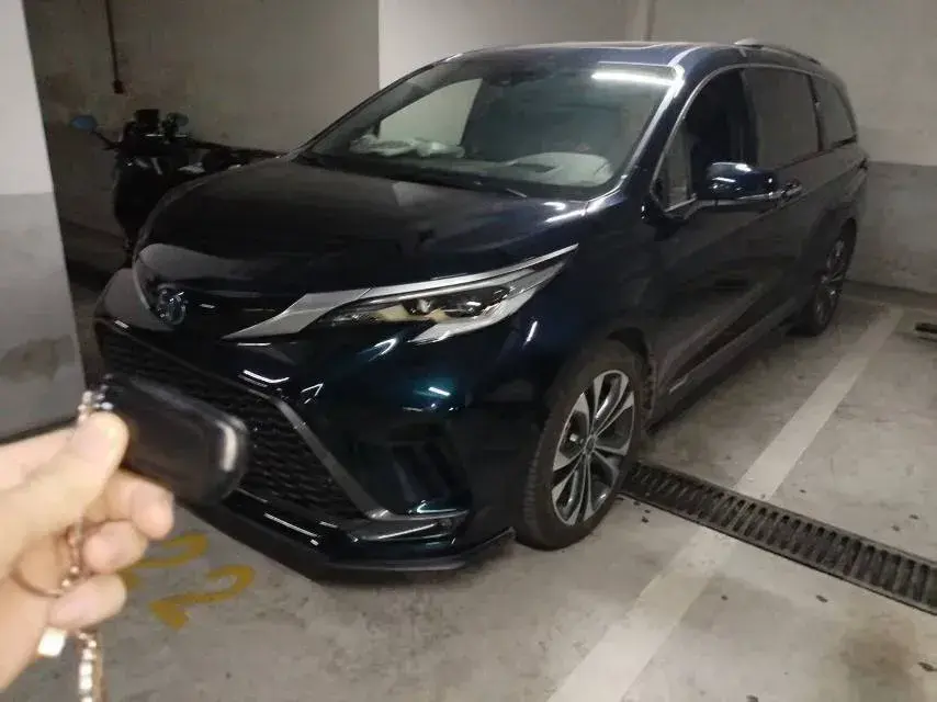 2022 Toyota Granvia 2.5L 192HP L4 E-CVT Hybrid