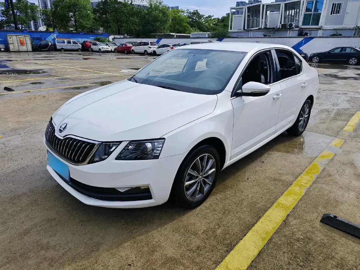 2022 Skoda Octavia 1.5L 113HP L4 5MT