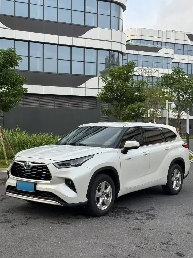 2023 Toyota Highlander 2.5L 189HP L4 E-CVT Hybrid