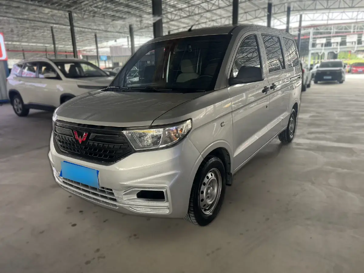 2022 WuLing HongGuang V 1.5L 99HP L4 6MT