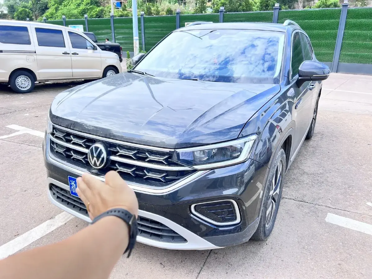 2023 Volkswagen Tayron 2.0T 186HP L4 7DCT