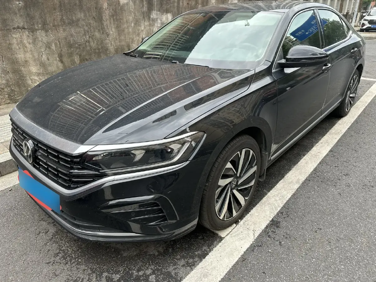 2022 Volkswagen Passat 2.0T 186HP L4 7DCT