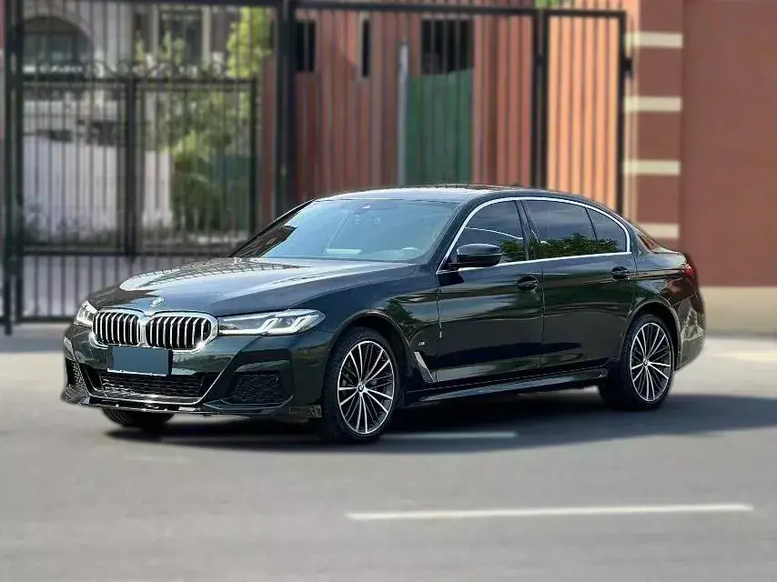 2022 BMW 5 Series 2.0T 252HP L4 8AT