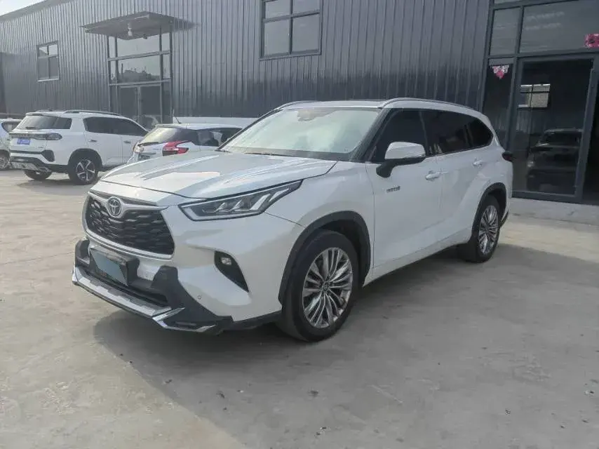 2023 Toyota Highlander 2.5L 189HP L4 E-CVT Hybrid