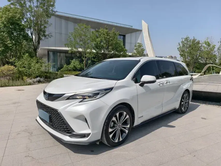 2022 Toyota Granvia 2.5L 192HP L4 E-CVT Hybrid