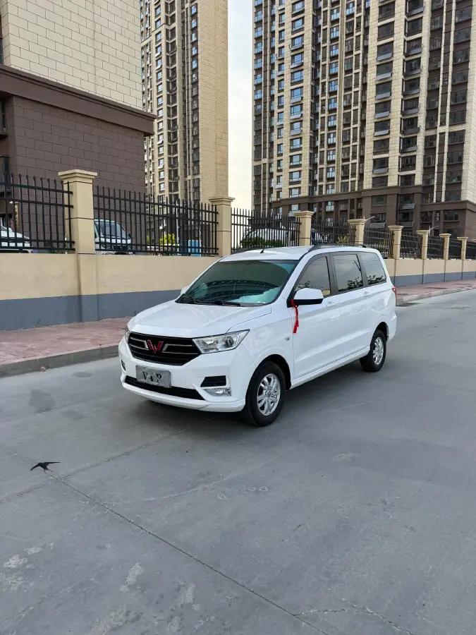 2021 WuLing HongGuang 1.5L 99HP L4 6MT