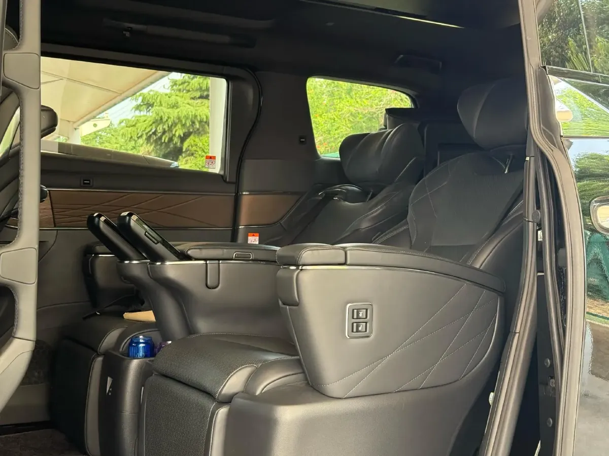 2024 Toyota Vellfire 2.5L 190HP L4 E-CVT Hybrid,autocango,china used car exporter,china ev exporter,chinese used car exporter,chinese used ev exporter