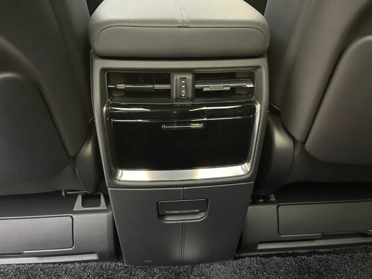 2024 Toyota Vellfire 2.5L 190HP L4 E-CVT Hybrid,autocango,china used car exporter,china ev exporter,chinese used car exporter,chinese used ev exporter