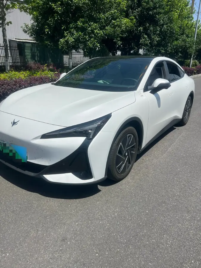 2025 ARCFOX αS5 BEV