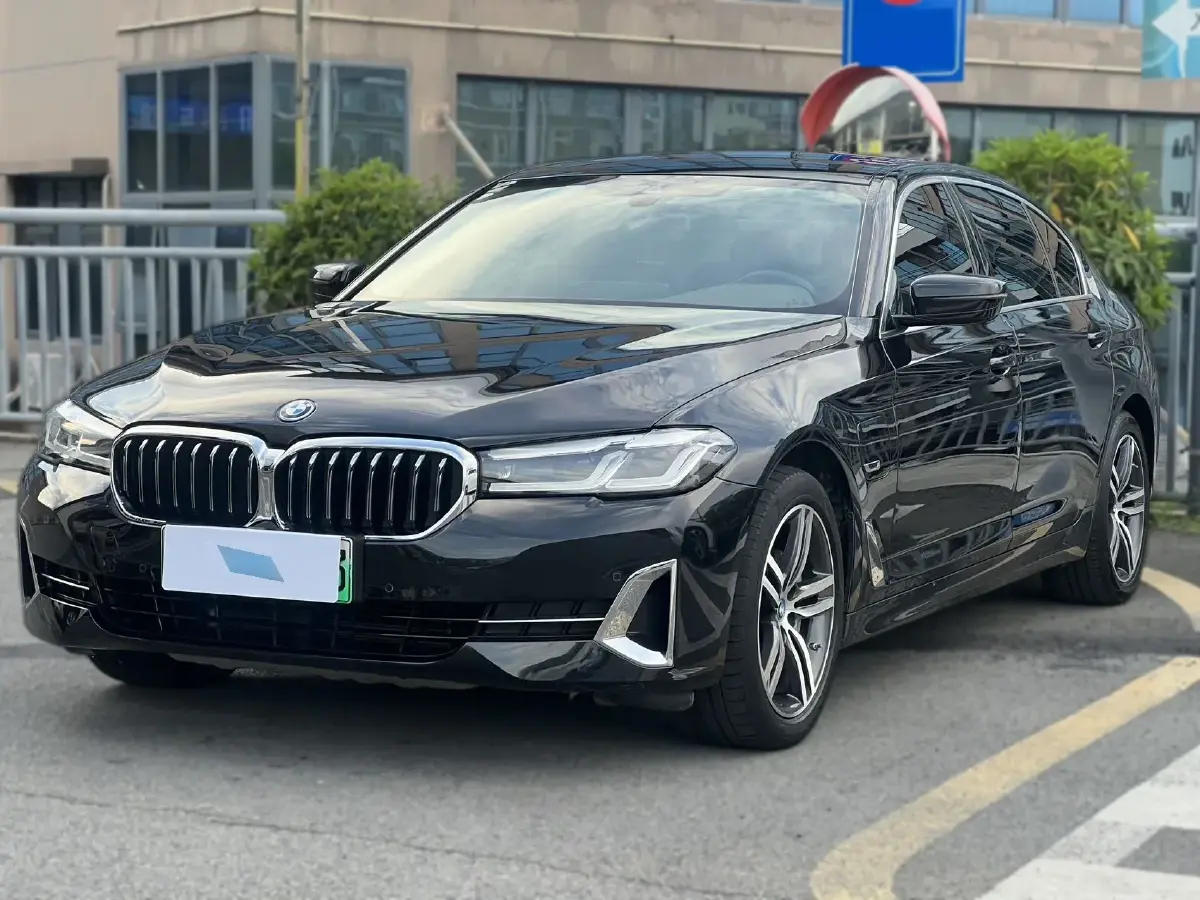 2022 BMW 5 Series 2.0T 184HP L4 8AT PHEV 17.7KWH