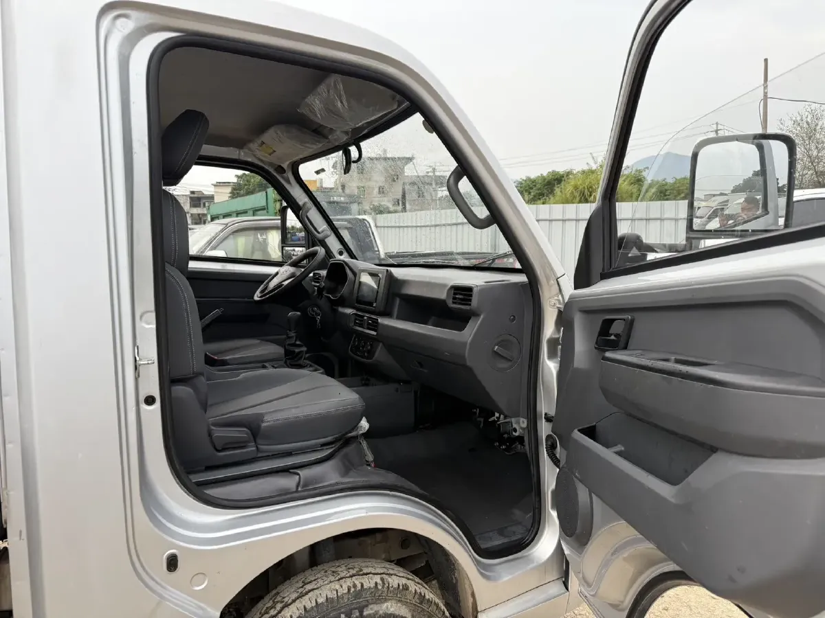 2023 WuLing Loong Truck 2.0L 136HP L4 5MT,autocango,china used car exporter,china ev exporter,chinese used car exporter,chinese used ev exporter