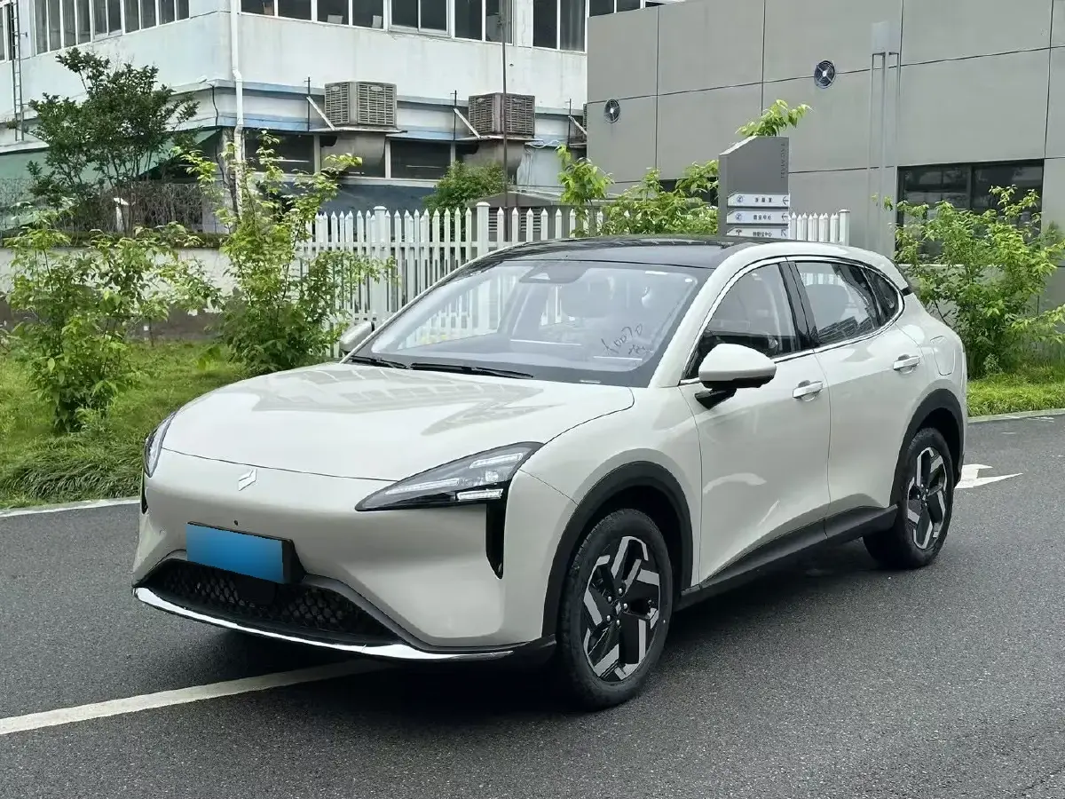 2024 BaoJun Cloud Sea BEV 56.7KWH