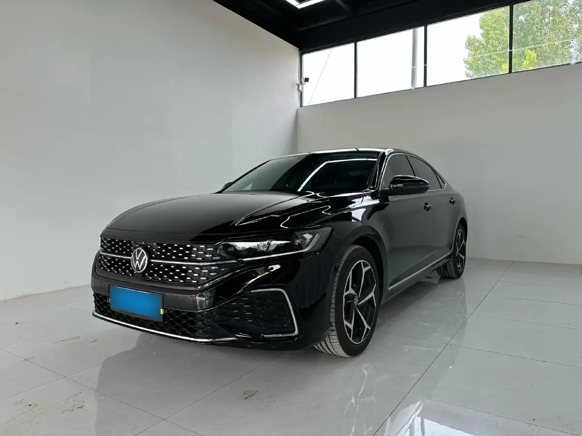 2024 Volkswagen Passat 2.0T 186HP L4 7DCT