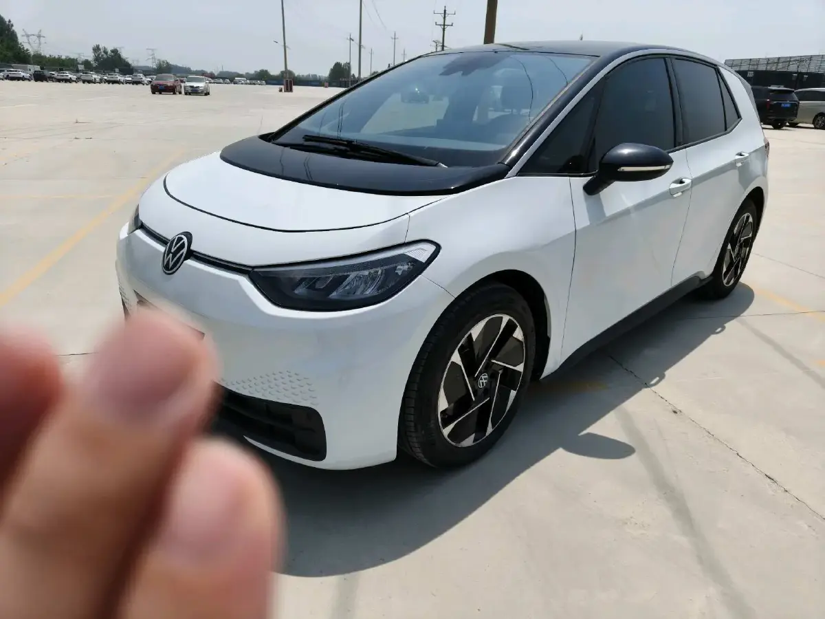 2025 Volkswagen ID.3 BEV 52.8KWH